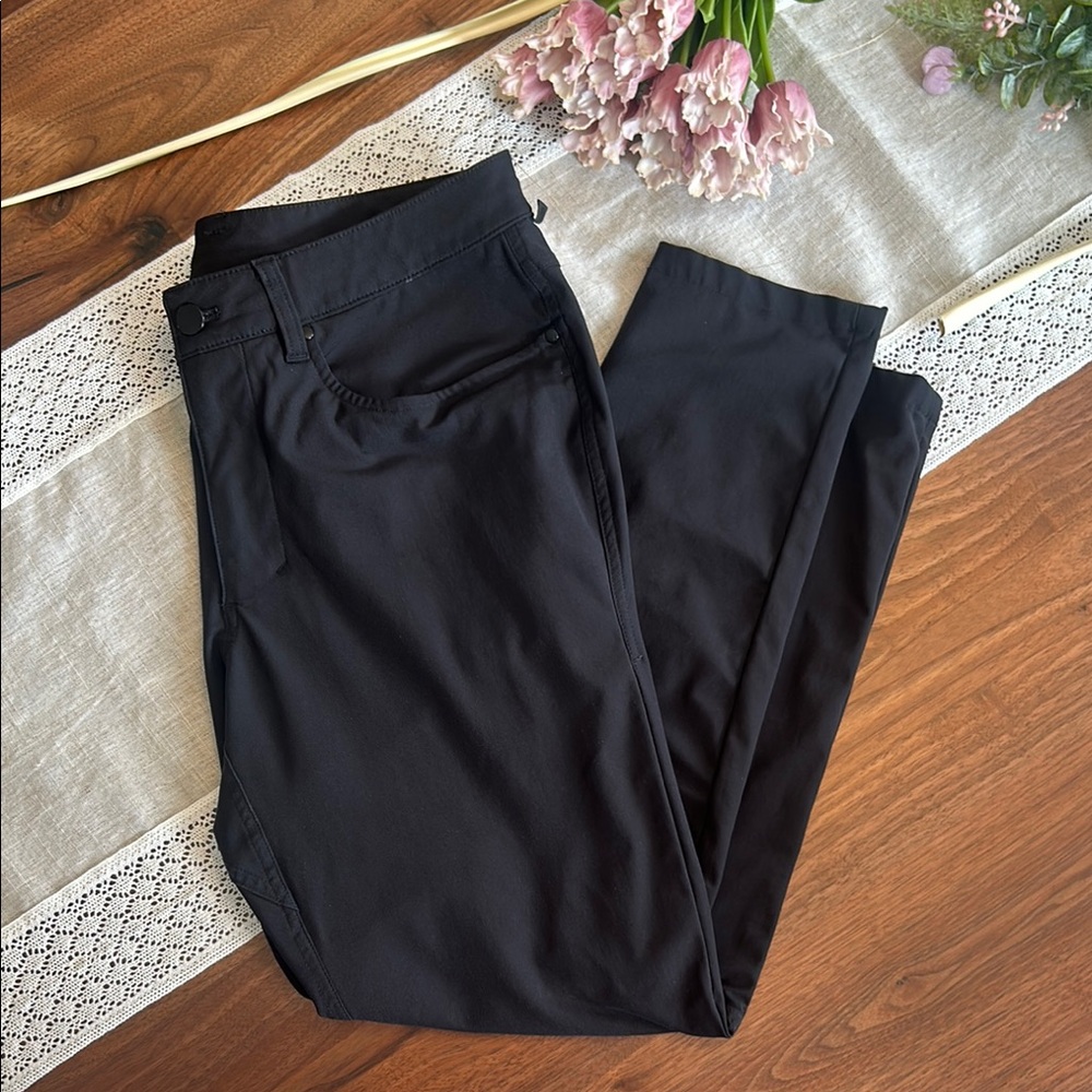 Black Chinos with Slim Fit and Matte Finish